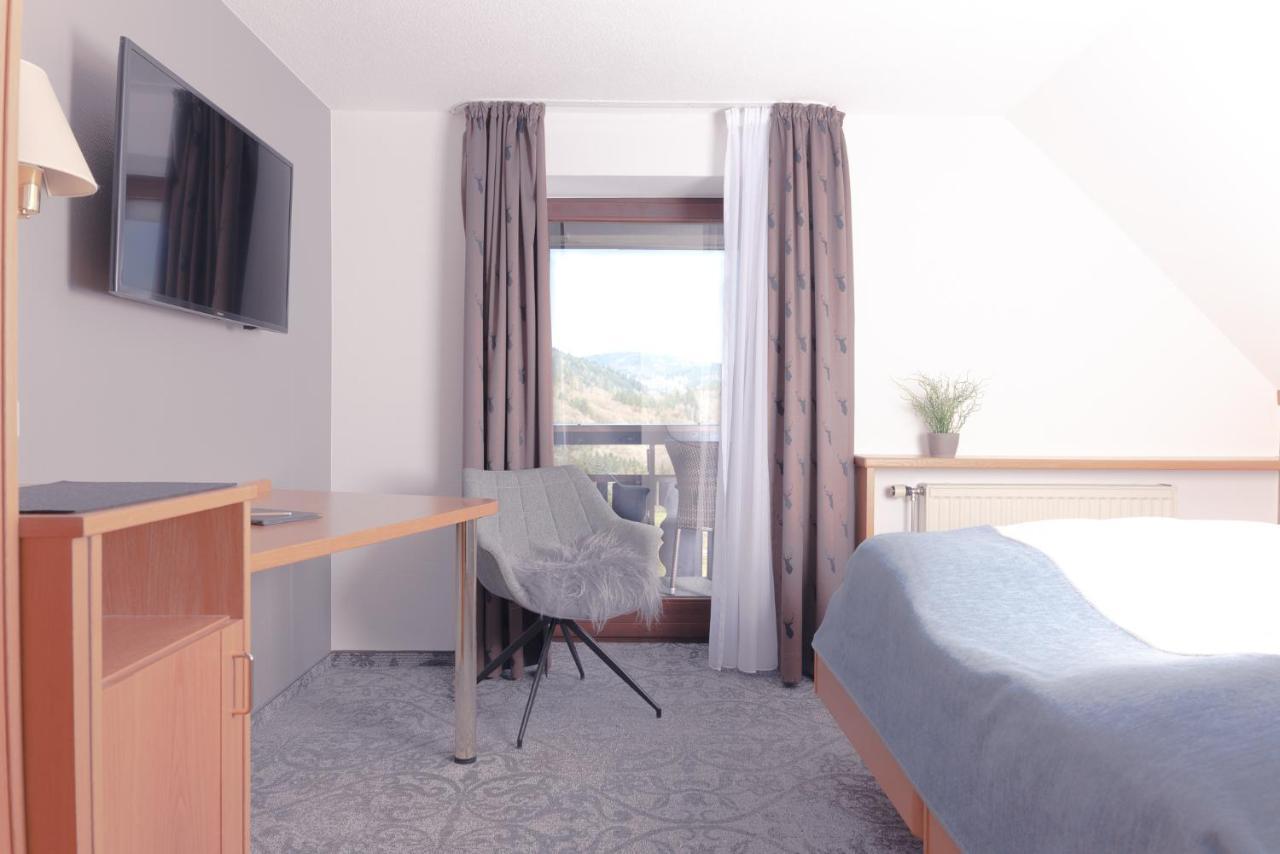 Genusshotel Hirschen - Erholung Im Gruenen Sallneck ภายนอก รูปภาพ