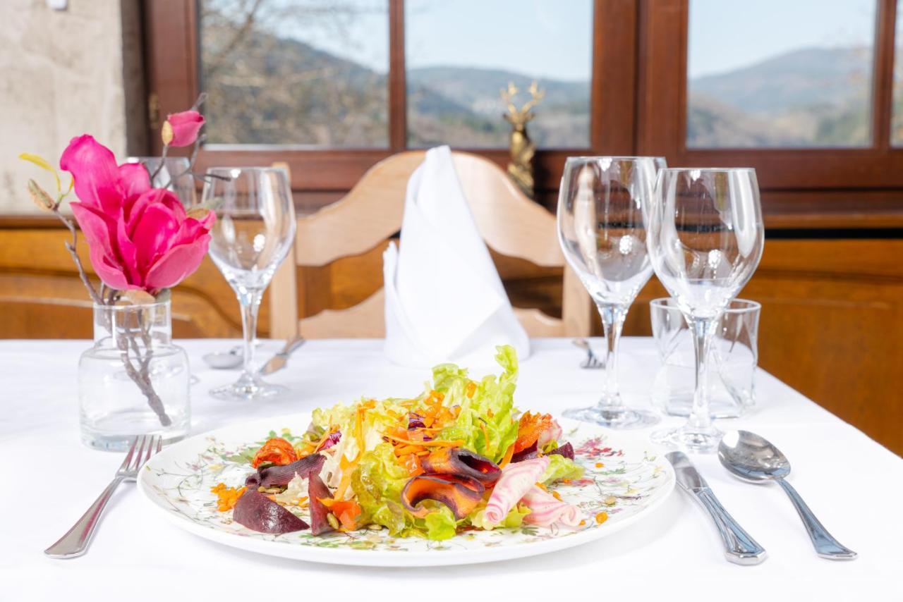 Genusshotel Hirschen - Erholung Im Gruenen Sallneck ภายนอก รูปภาพ